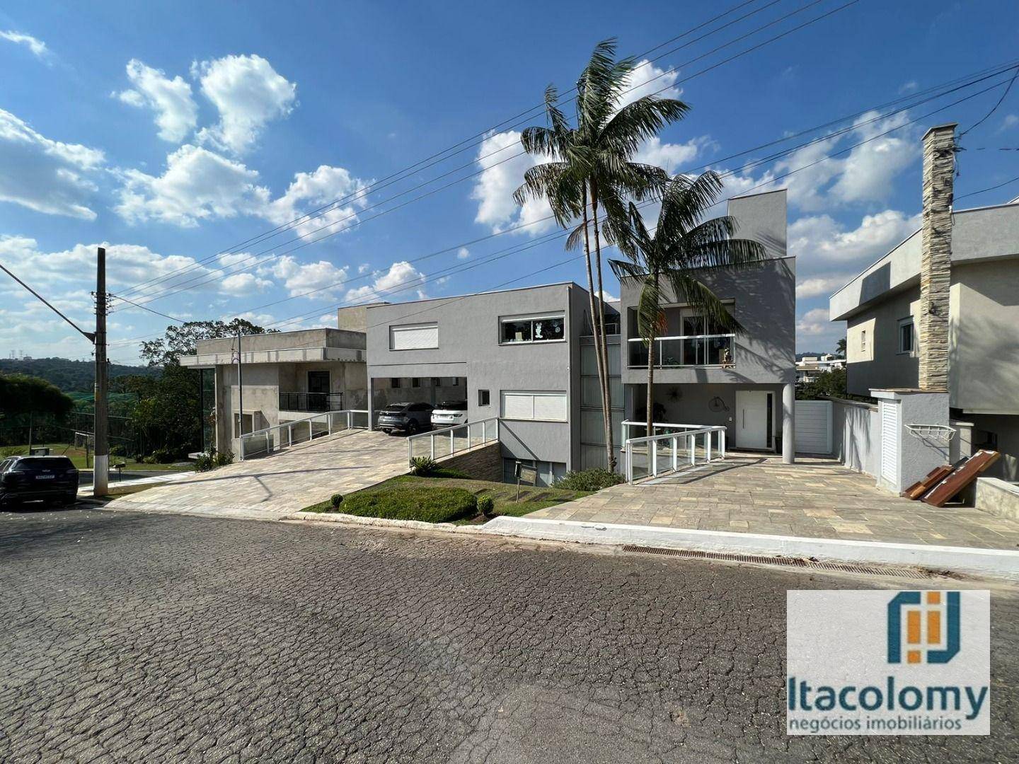 Casa de Condomínio à venda com 3 quartos, 598m² - Foto 1