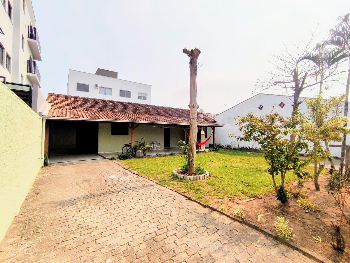 Casa à venda com 3 quartos, 100m² - Foto 1