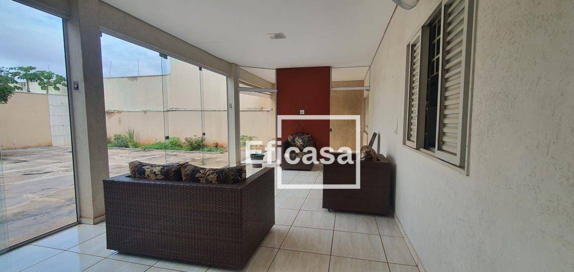 Casa à venda com 3 quartos, 230m² - Foto 3