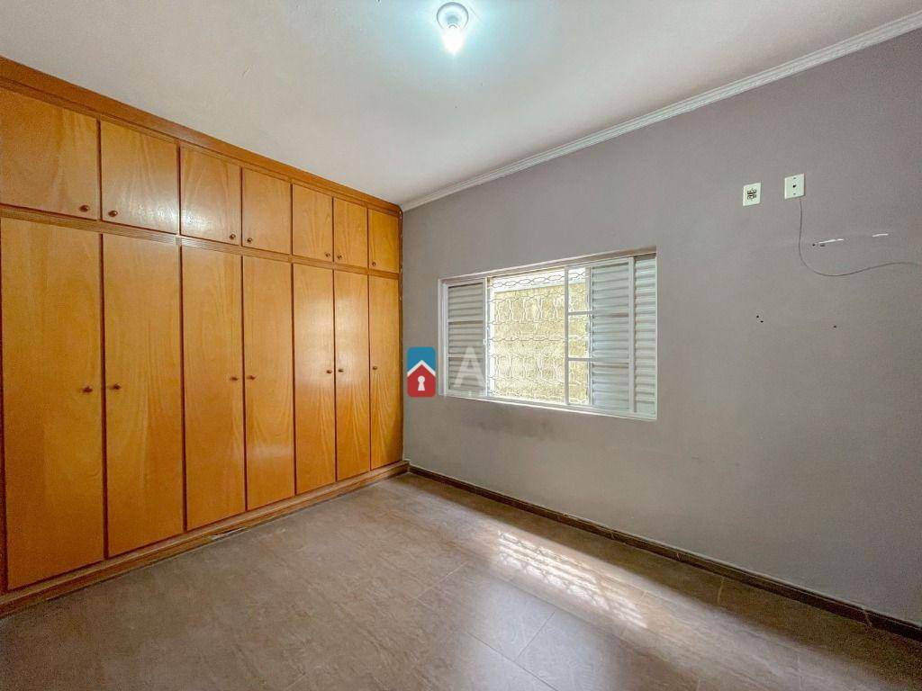 Casa à venda com 2 quartos, 156m² - Foto 3