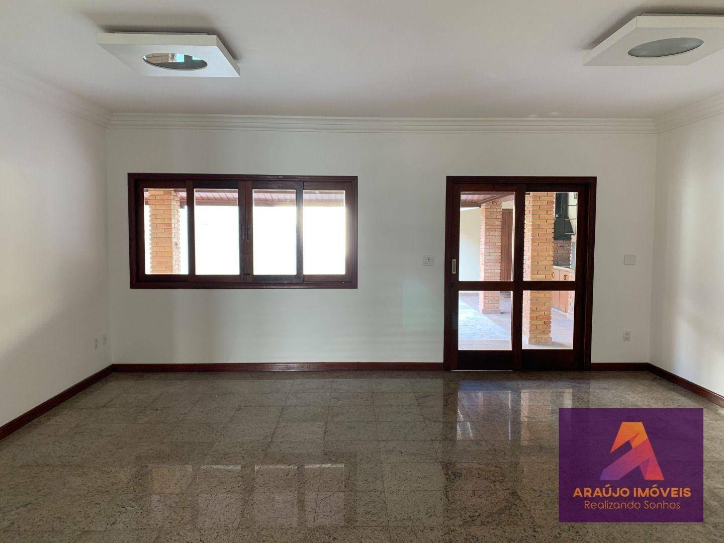 Casa de Condomínio à venda com 4 quartos, 300m² - Foto 2