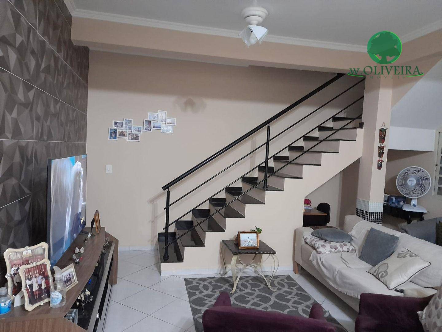 Sobrado à venda com 3 quartos, 180m² - Foto 1