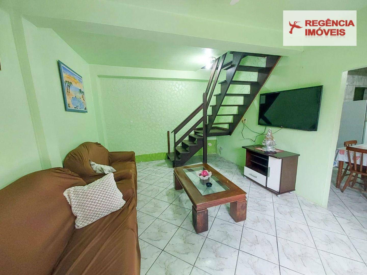 Casa para alugar com 8 quartos, 200m² - Foto 2