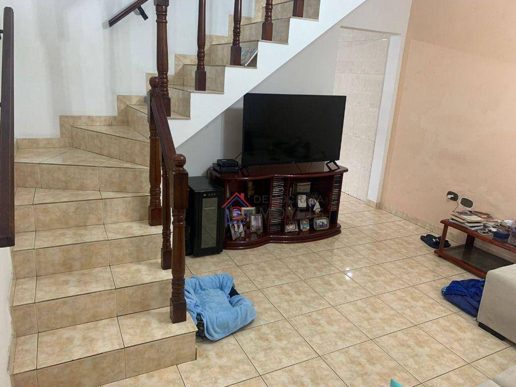 Sobrado à venda com 4 quartos, 180m² - Foto 2