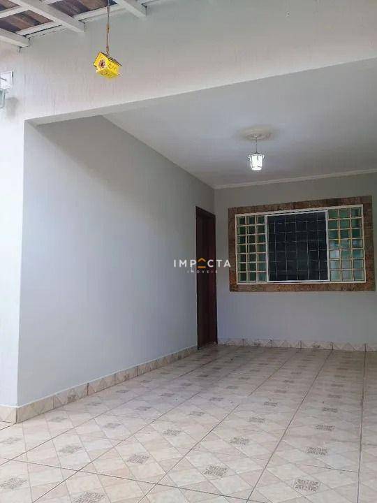 Casa à venda com 3 quartos, 118m² - Foto 2