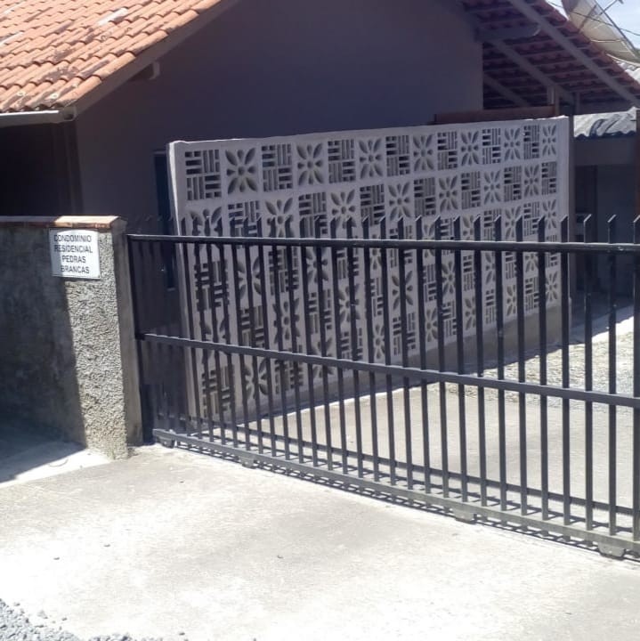 Casa à venda com 2 quartos, 110m² - Foto 1