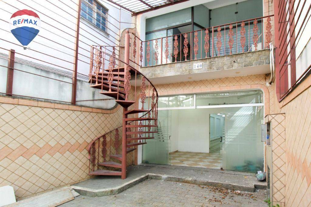 Casa para alugar com 4 quartos, 320m² - Foto 1