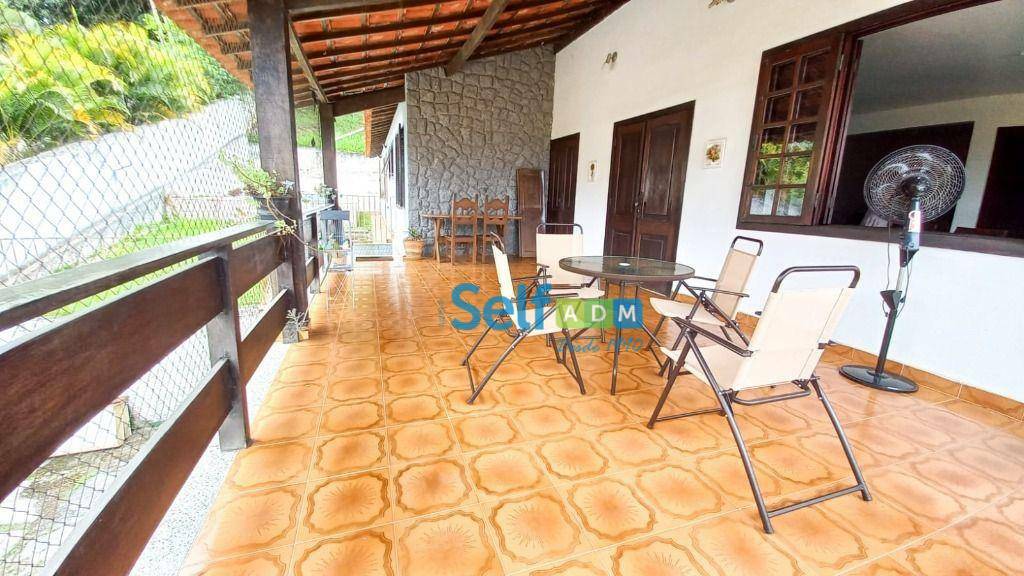 Casa de Condomínio para alugar com 4 quartos, 180m² - Foto 1