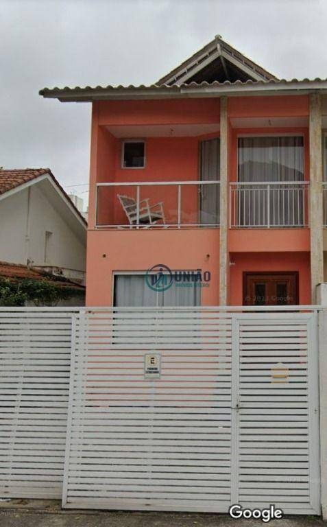 Casa à venda com 4 quartos, 200m² - Foto 2