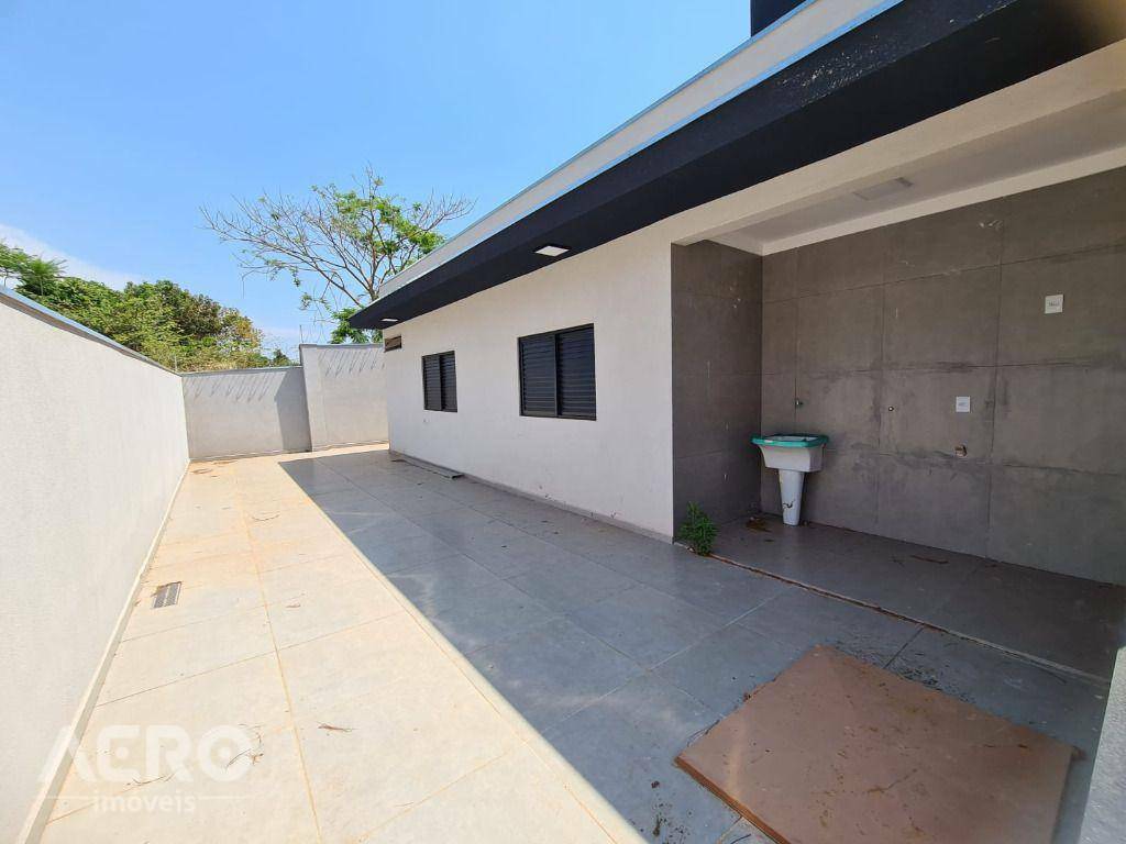 Casa de Condomínio à venda com 3 quartos, 230m² - Foto 2