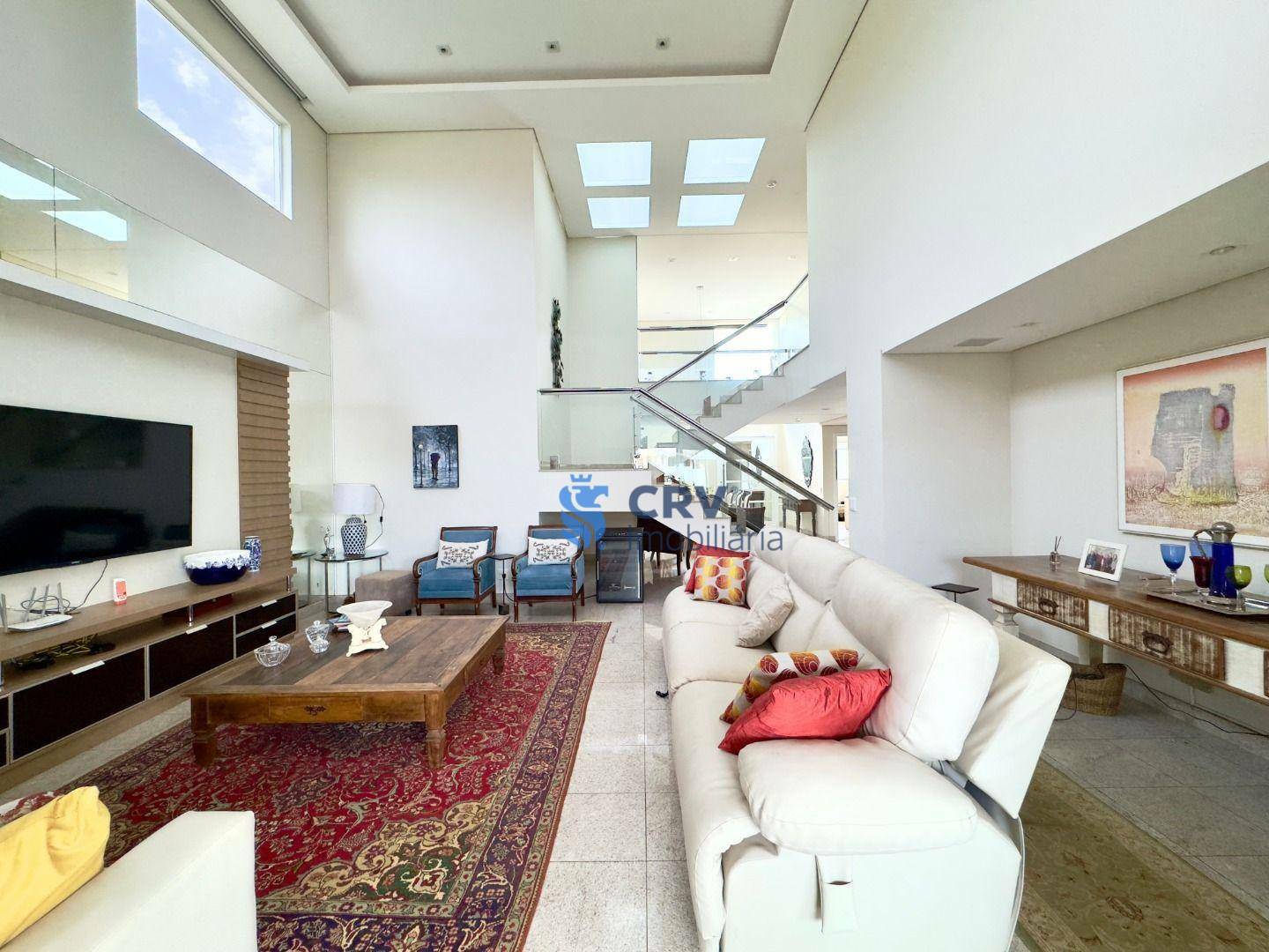 Sobrado à venda com 4 quartos, 331m² - Foto 1