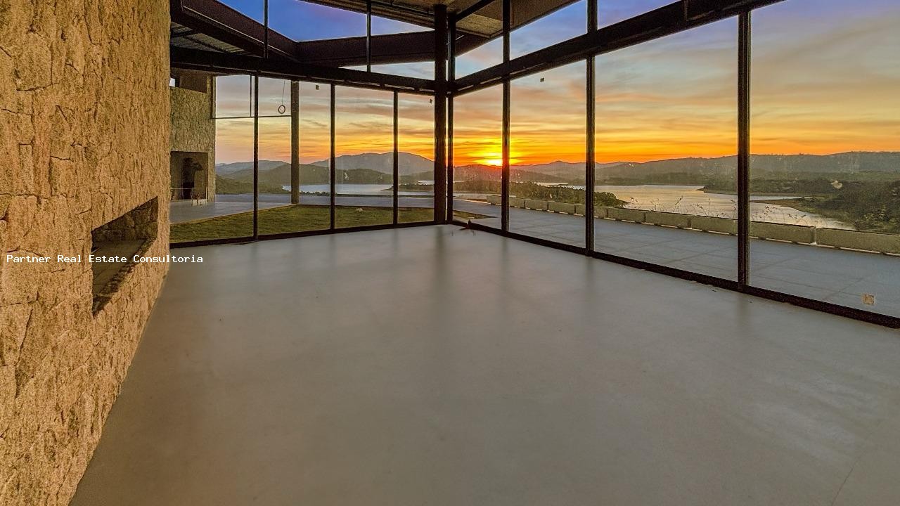 Casa à venda com 8 quartos, 132614m² - Foto 37