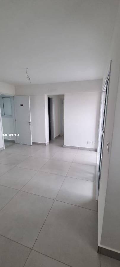 Apartamento à venda com 2 quartos, 65m² - Foto 2