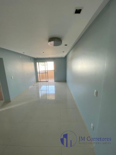 Apartamento à venda com 2 quartos, 70m² - Foto 4