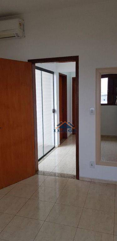 Casa de Condomínio à venda com 3 quartos, 240m² - Foto 15