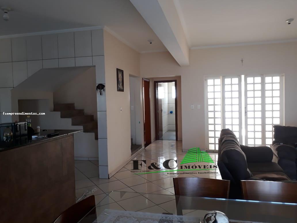 Sobrado à venda com 4 quartos, 250m² - Foto 2