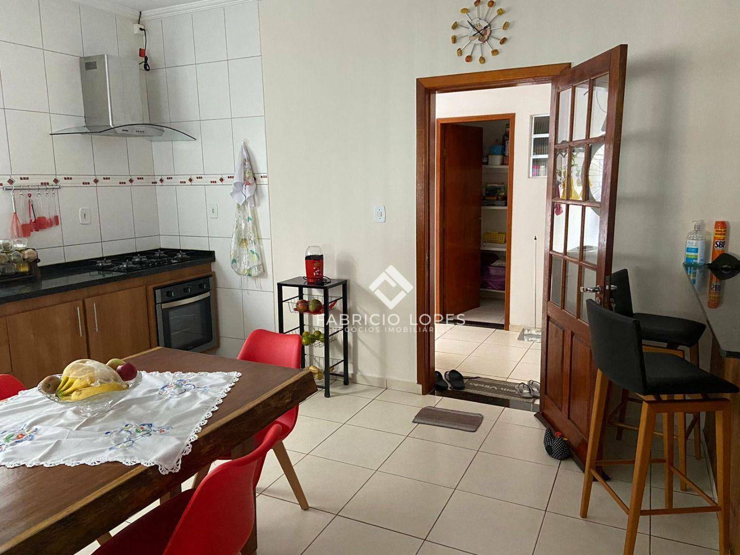 Casa à venda com 3 quartos, 131m² - Foto 2