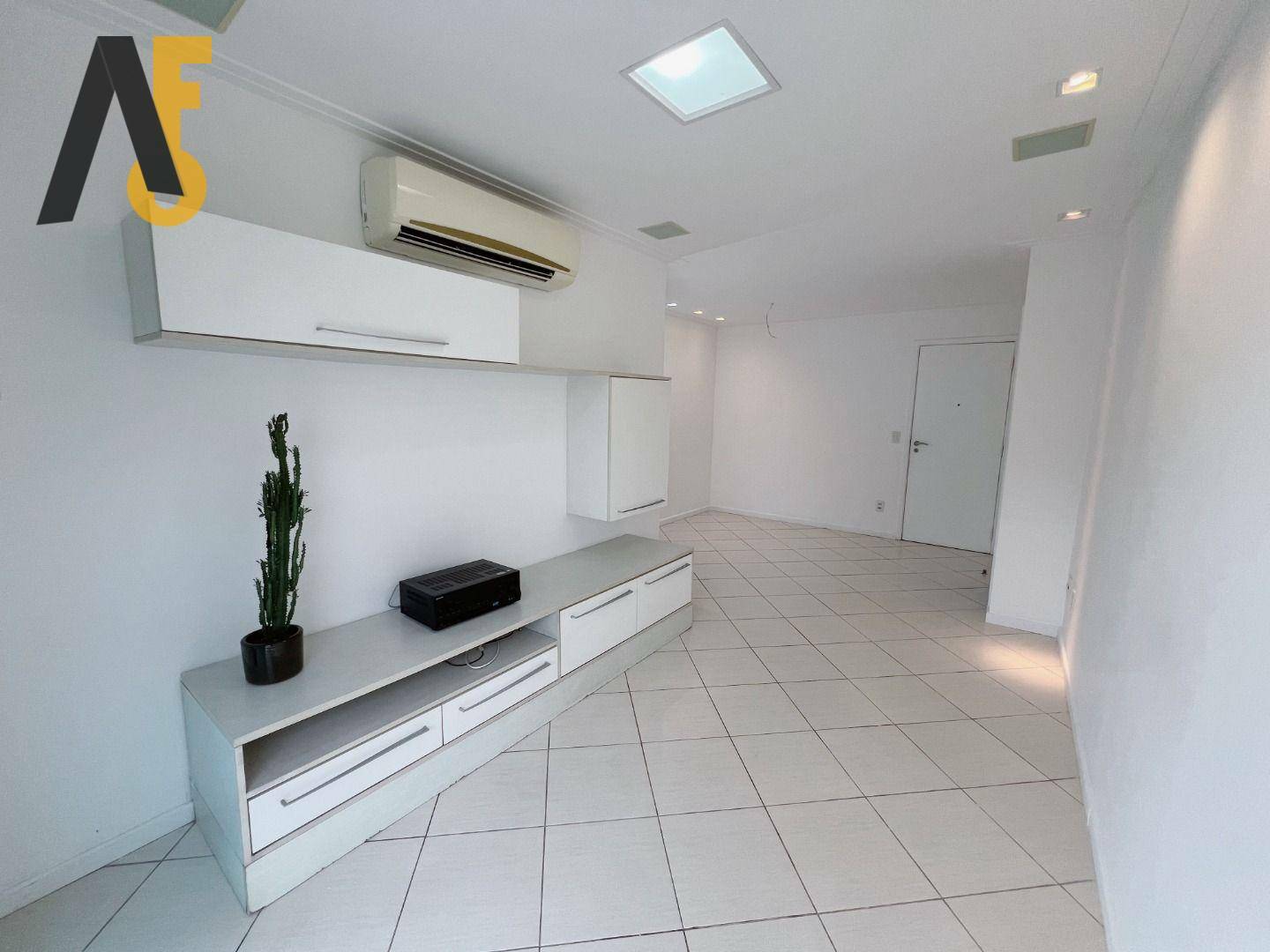 Apartamento à venda com 2 quartos, 80m² - Foto 4