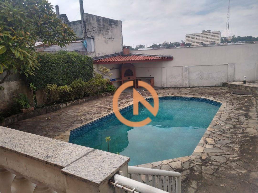Casa à venda e aluguel com 4 quartos, 257m² - Foto 1
