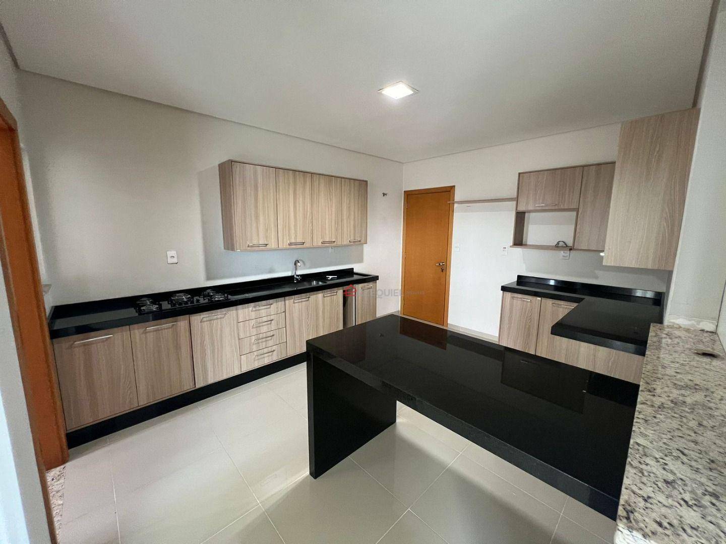 Apartamento à venda com 3 quartos, 146m² - Foto 2