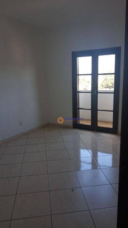 Apartamento para alugar com 2 quartos, 135m² - Foto 11