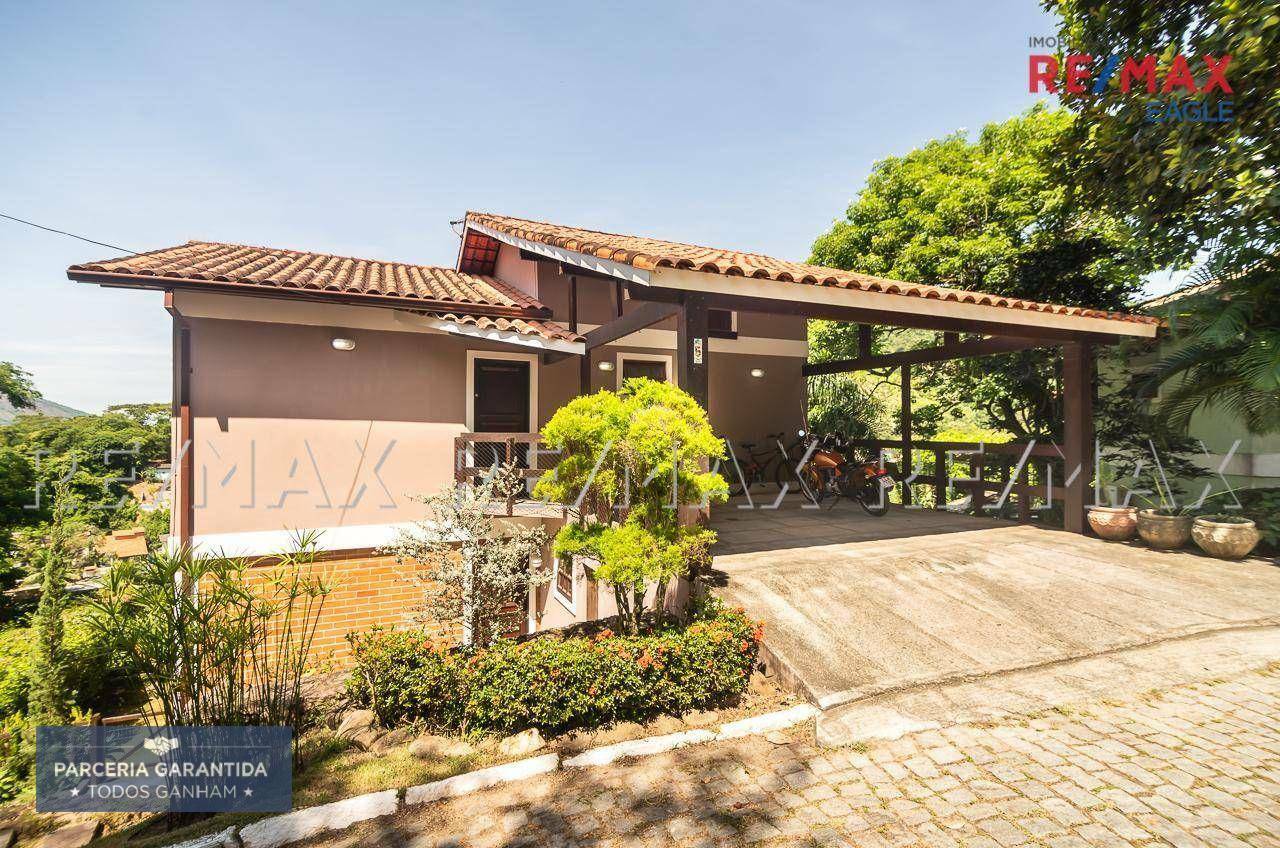 Casa à venda com 3 quartos, 223m² - Foto 1