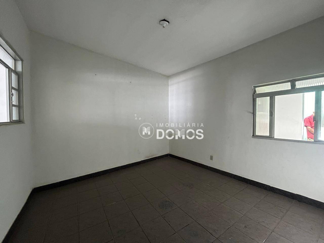 Casa à venda com 6 quartos, 230m² - Foto 18