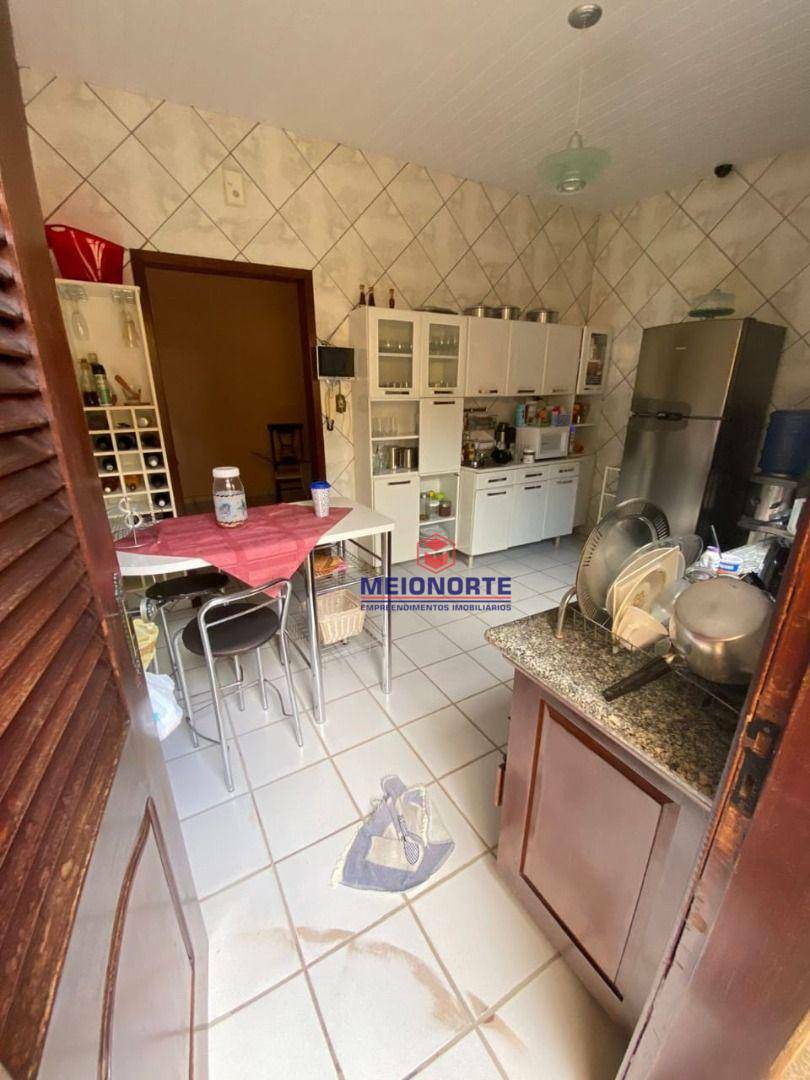 Casa à venda com 5 quartos, 300m² - Foto 9