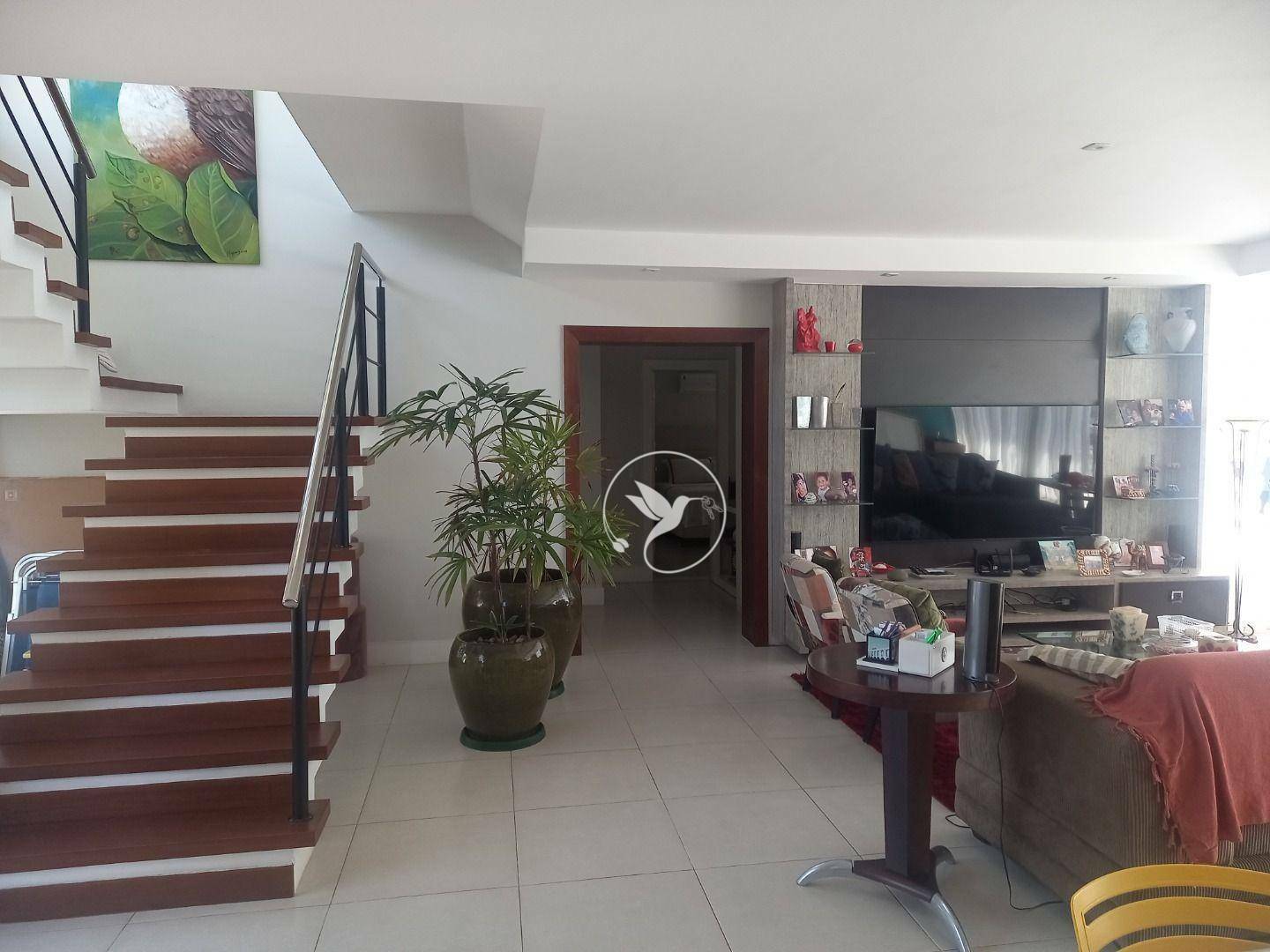 Casa à venda com 6 quartos, 580m² - Foto 2