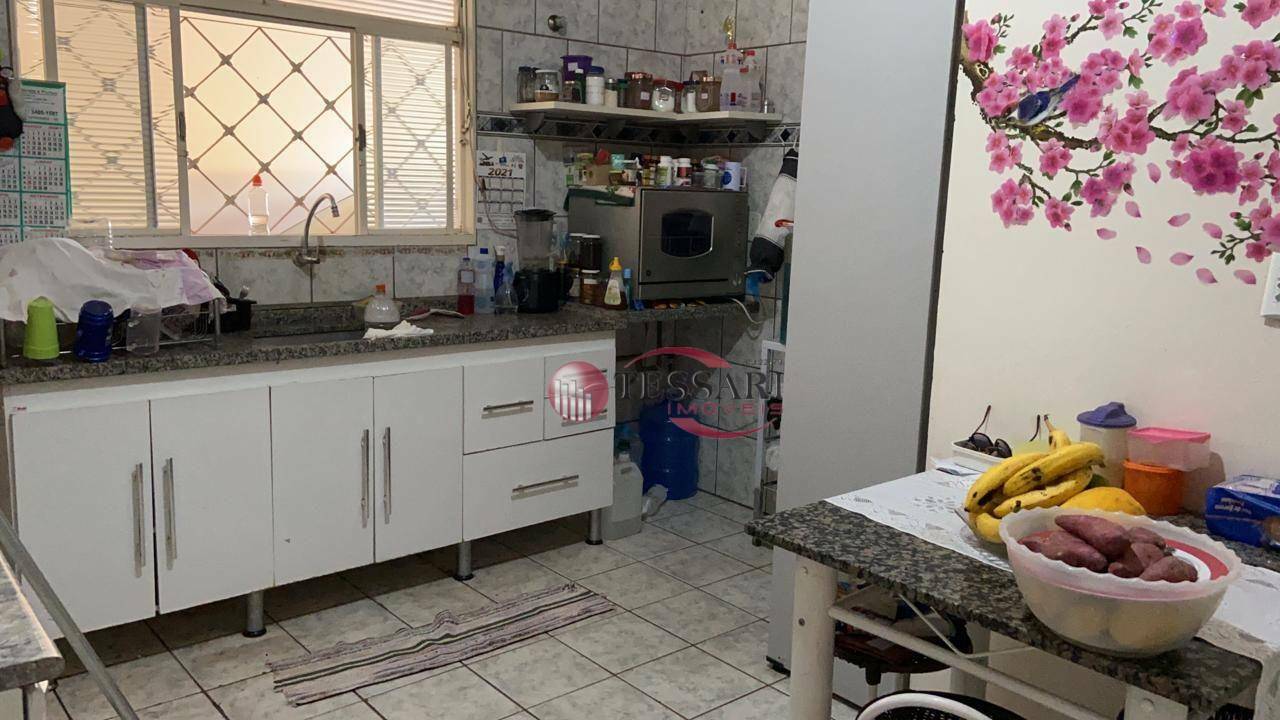 Casa para alugar com 3 quartos, 162m² - Foto 3