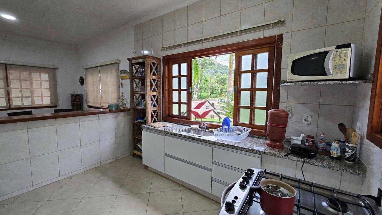 Casa de Condomínio à venda com 3 quartos, 198m² - Foto 4