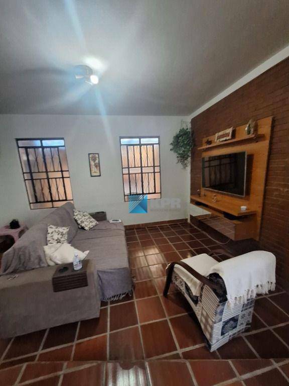 Casa à venda com 3 quartos, 201m² - Foto 4