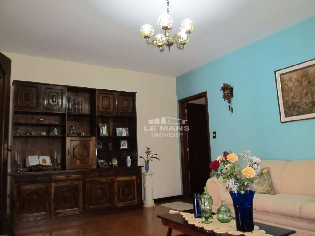 Casa à venda com 4 quartos, 380m² - Foto 2