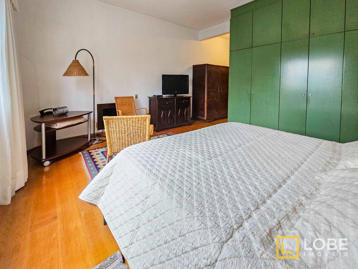 Apartamento à venda com 4 quartos, 221m² - Foto 9