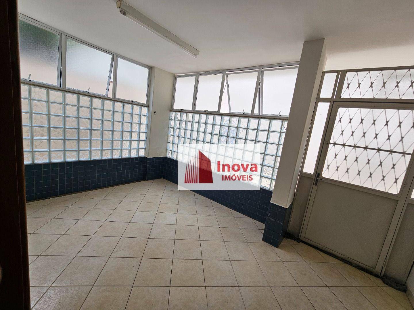 Casa para alugar com 4 quartos, 220m² - Foto 16