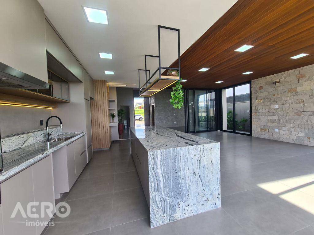 Casa de Condomínio à venda com 3 quartos, 232m² - Foto 2