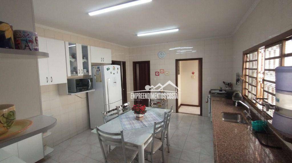 Casa à venda com 3 quartos, 210m² - Foto 22