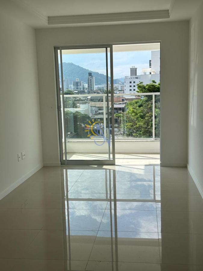 Apartamento à venda com 2 quartos, 71m² - Foto 2