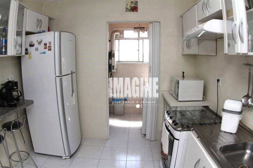 Apartamento à venda com 2 quartos, 70m² - Foto 3