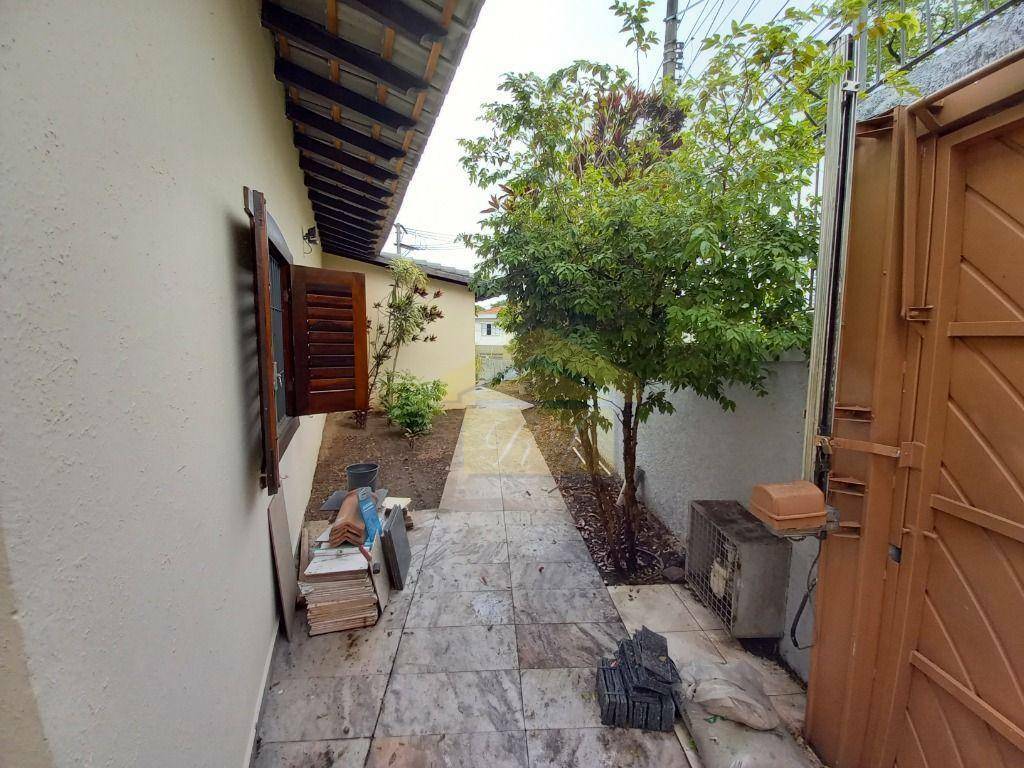 Casa à venda e aluguel com 3 quartos, 220m² - Foto 31