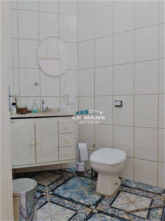 Casa à venda com 4 quartos, 218m² - Foto 15