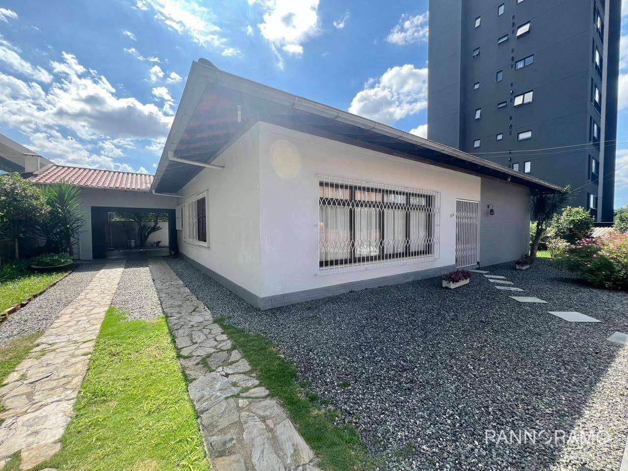 Casa à venda com 4 quartos, 300m² - Foto 3