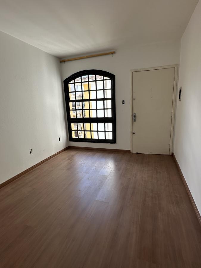 Apartamento à venda com 2 quartos, 70m² - Foto 2