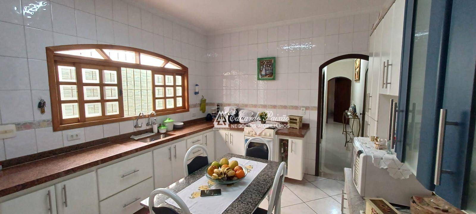 Casa à venda com 3 quartos, 197m² - Foto 4