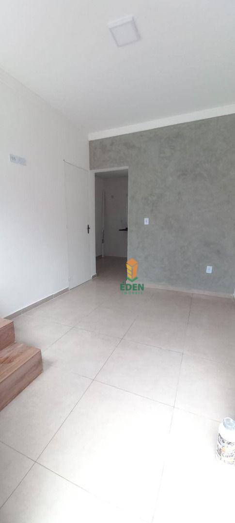 Casa à venda com 2 quartos, 52m² - Foto 2