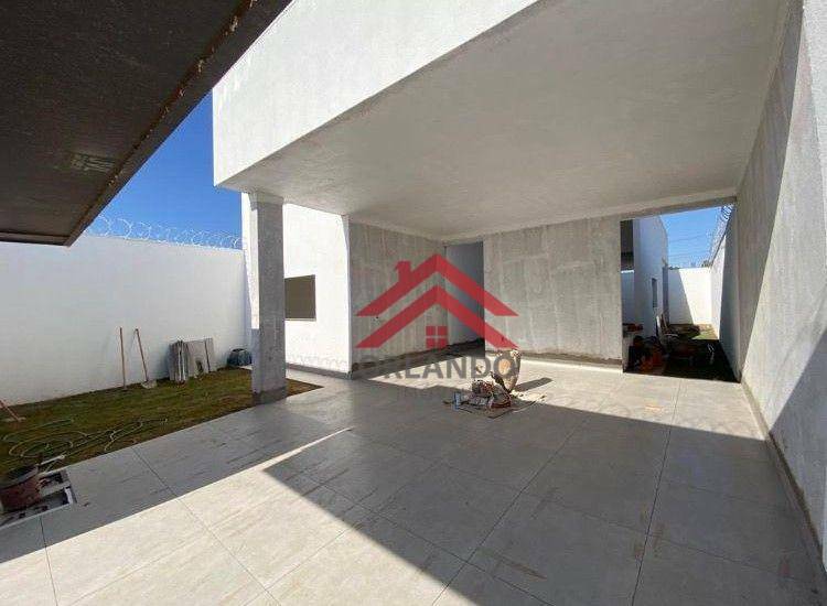 Casa à venda com 3 quartos, 151m² - Foto 1