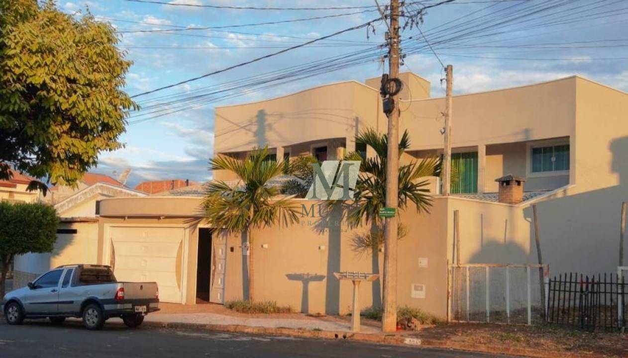 Casa à venda com 3 quartos, 200m² - Foto 1