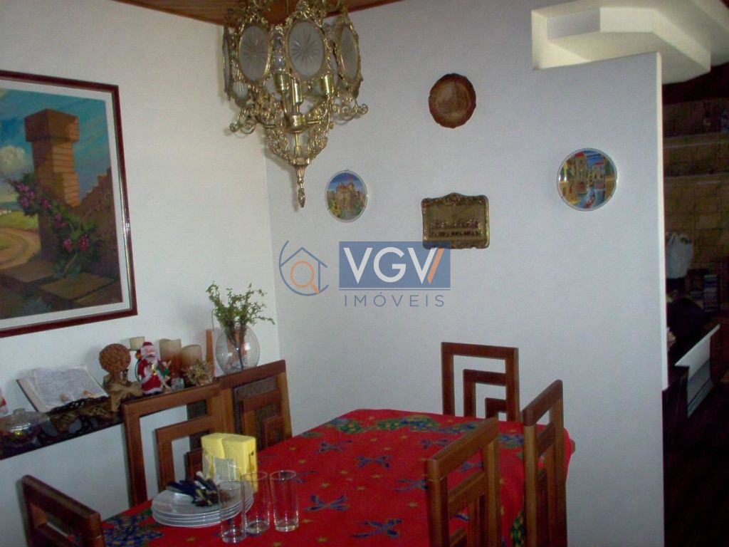 Casa à venda e aluguel com 3 quartos, 269m² - Foto 4