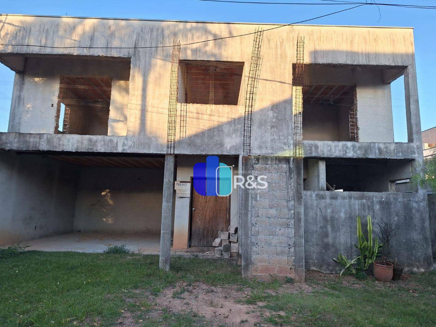 Casa de Condomínio à venda com 4 quartos, 444m² - Foto 1