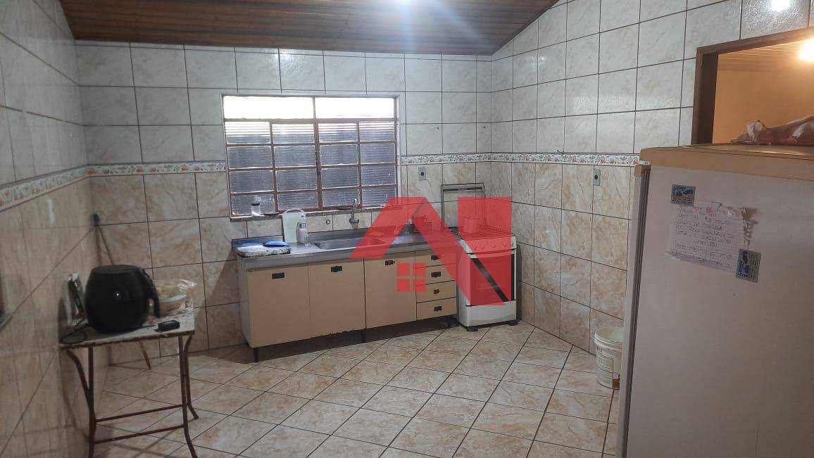 Casa à venda com 2 quartos, 110m² - Foto 1